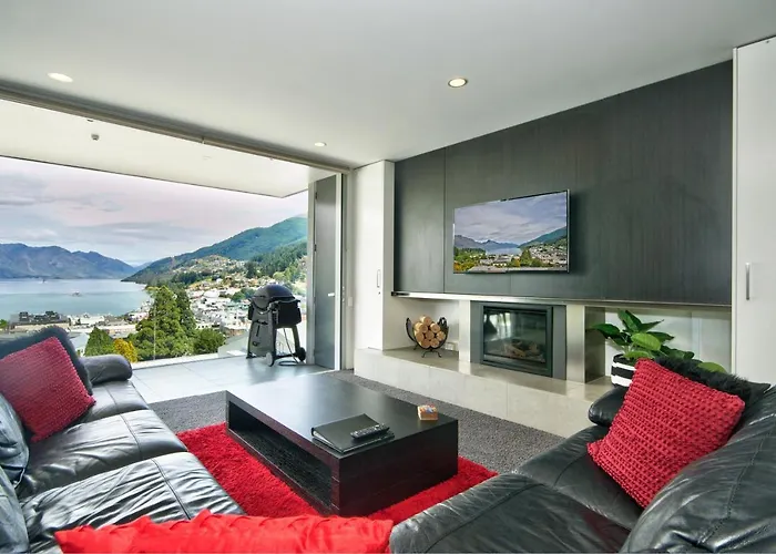 Luxury On The Lake